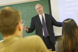 Sears talks to students about the intersection between medicine and psychology as part of ECU’s clinical health psychology program.