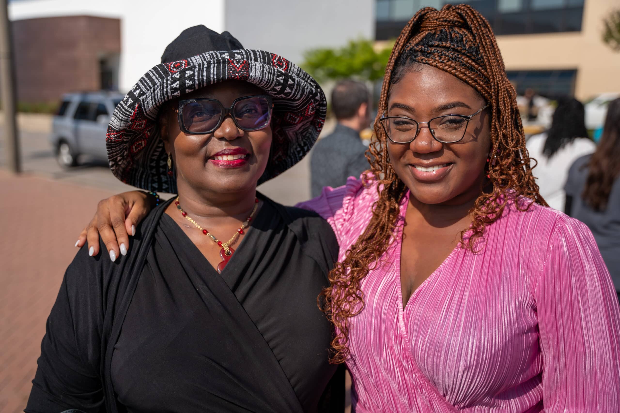 DonateLifeFlag-2023-4316 Darice Fonville poses for a photo with her mother. Darice donated a kidney to her mother and improved her life.