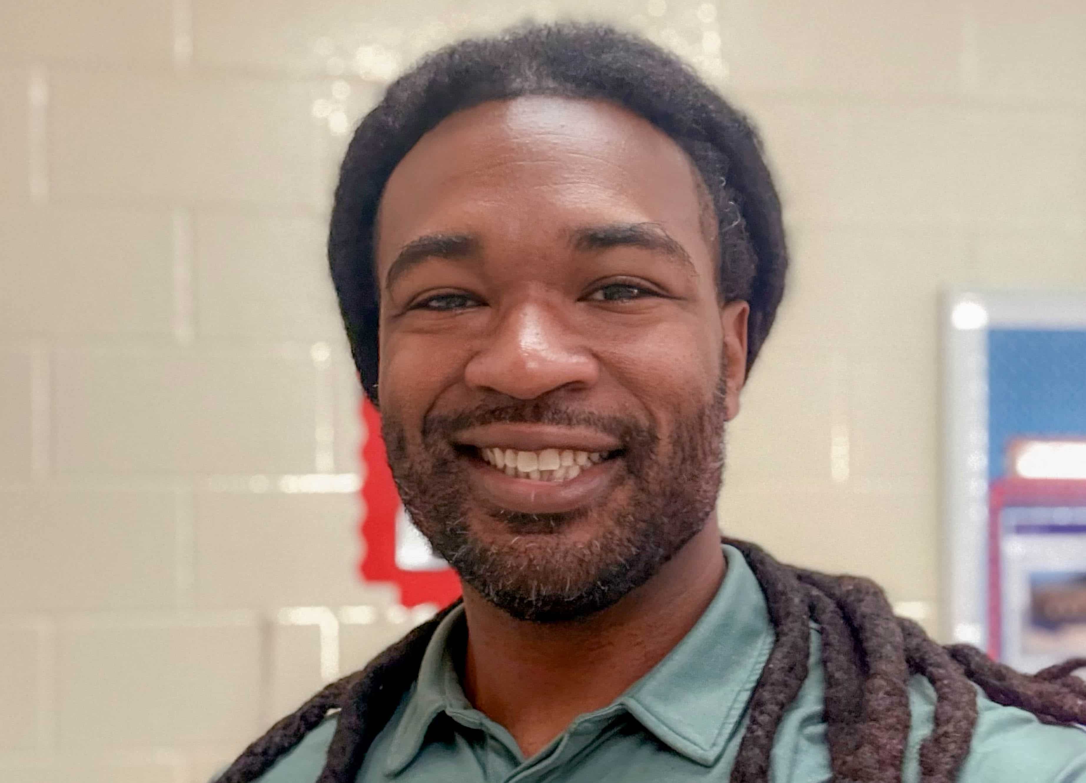 Javon Brumsey smiles in a selfie.